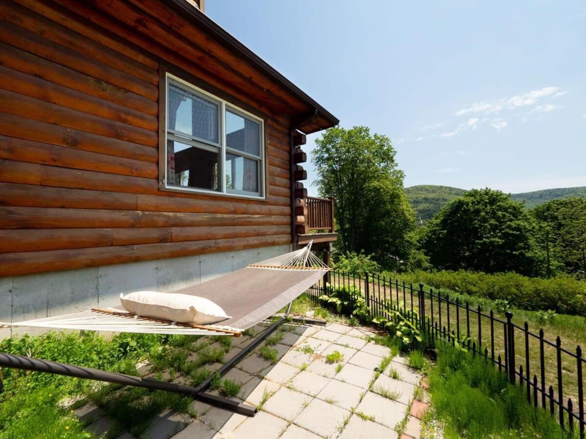 Berkshire Vacation Rentals: Great Barrington Cabin Sleeps 14 Walk To Town Exterior foto